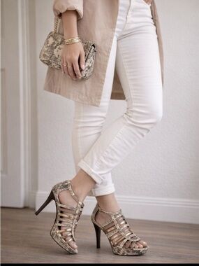 Snakeskin Strappy Platform Heels – Chic Neutral Statement Sandals. Size 7